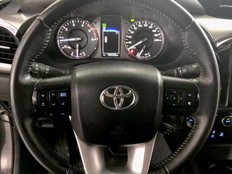TOYOTA - HILUX - 2021/2021 - Cinza - R$ 219.900,00
