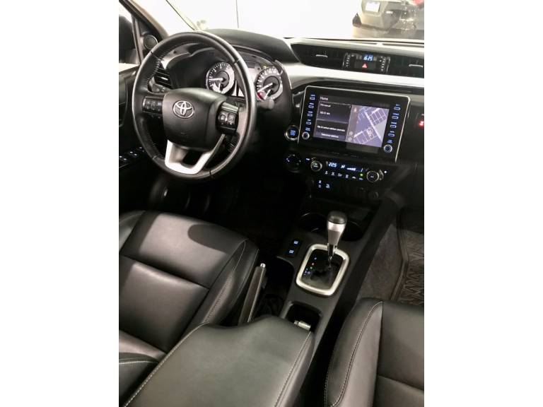 TOYOTA - HILUX - 2021/2021 - Cinza - R$ 219.900,00