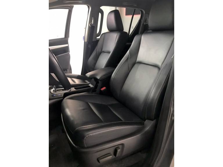 TOYOTA - HILUX - 2021/2021 - Cinza - R$ 219.900,00