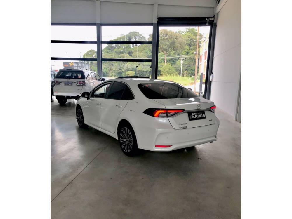 TOYOTA - COROLLA - 2022/2022 - Branca - R$ 144.900,00