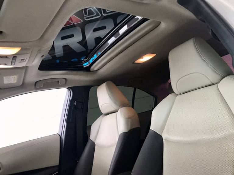 TOYOTA - COROLLA - 2022/2022 - Branca - R$ 144.900,00