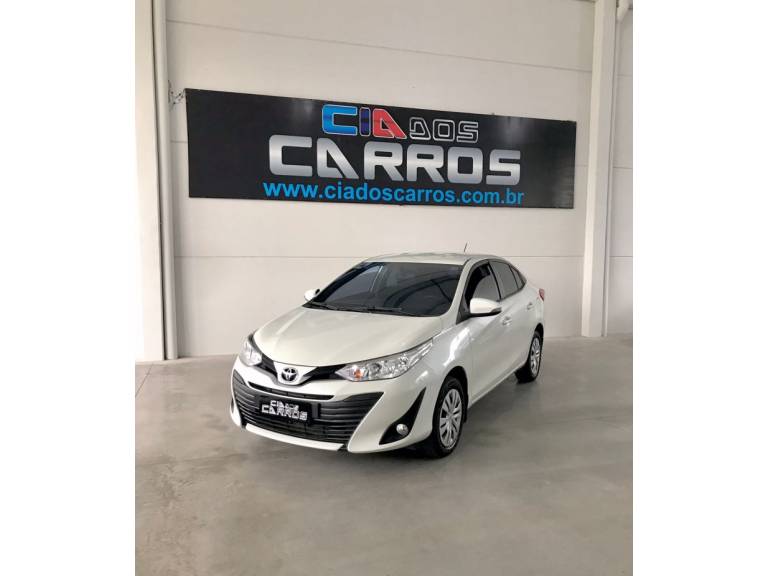 TOYOTA - YARIS - 2021/2021 - Branca - R$ 82.900,00