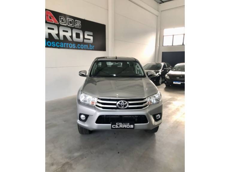 TOYOTA - HILUX - 2017/2017 - Cinza - R$ 174.900,00
