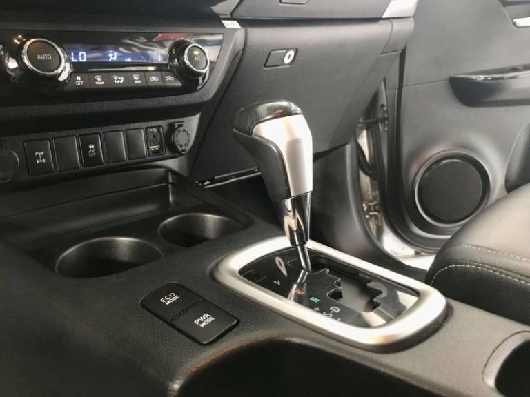 TOYOTA - HILUX - 2017/2017 - Cinza - R$ 174.900,00