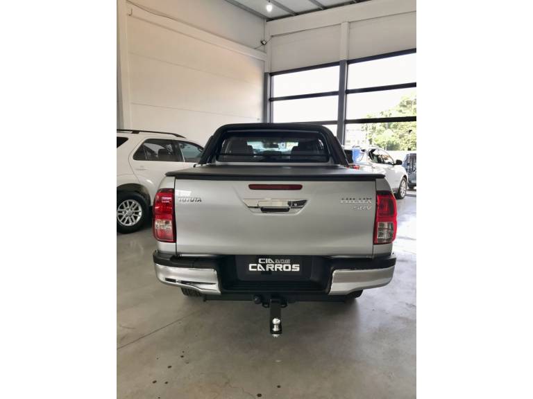 TOYOTA - HILUX - 2017/2017 - Cinza - R$ 174.900,00