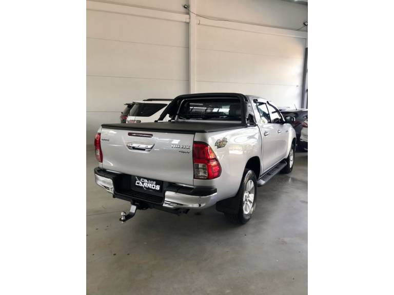 TOYOTA - HILUX - 2017/2017 - Cinza - R$ 174.900,00