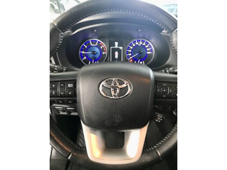 TOYOTA - HILUX - 2017/2017 - Cinza - R$ 174.900,00