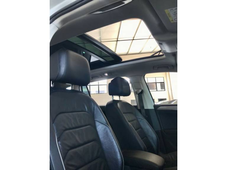 VOLKSWAGEN - TIGUAN - 2018/2018 - Branca - R$ 119.900,00