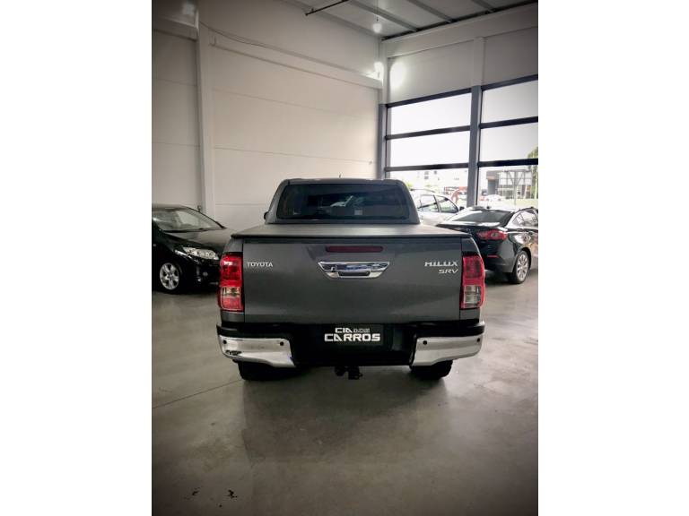 TOYOTA - HILUX - 2021/2021 - Cinza - R$ 219.900,00