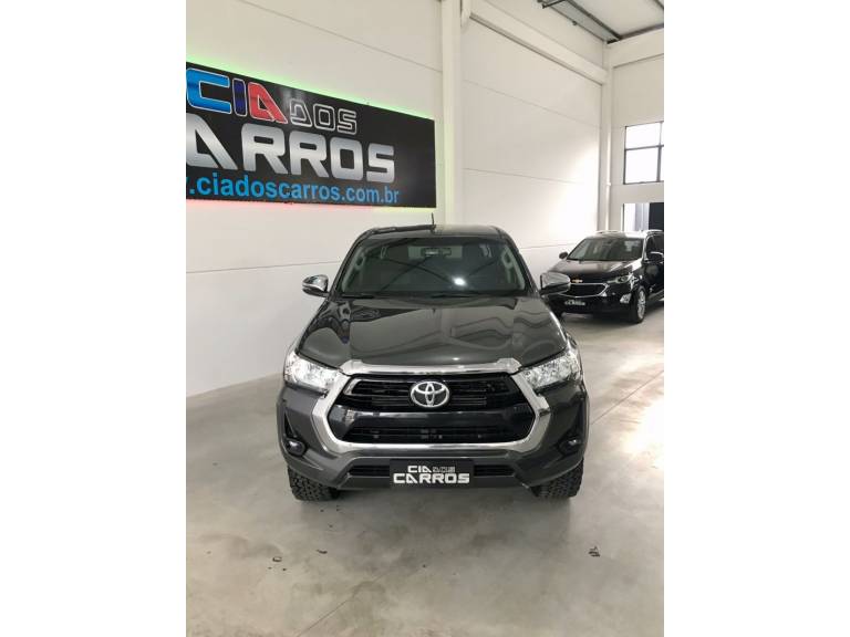 TOYOTA - HILUX - 2021/2021 - Cinza - R$ 219.900,00