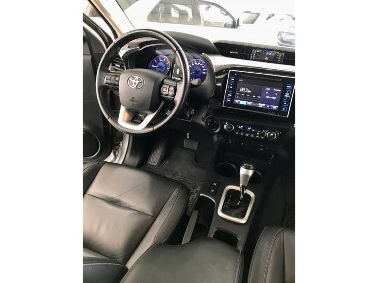 TOYOTA - HILUX - 2017/2017 - Cinza - R$ 174.900,00