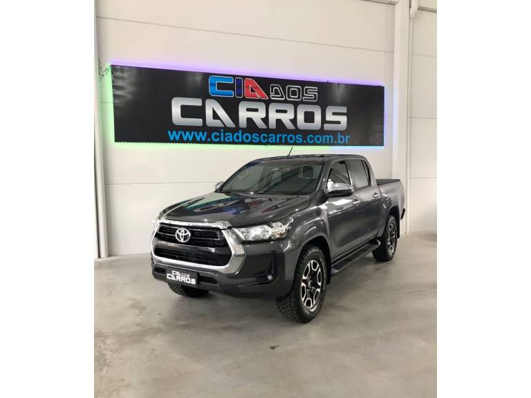 TOYOTA - HILUX - 2021/2021 - Cinza - R$ 219.900,00