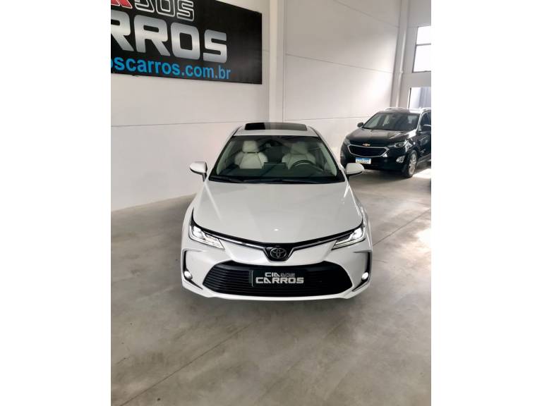 TOYOTA - COROLLA - 2022/2022 - Branca - R$ 144.900,00