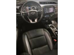 TOYOTA - HILUX - 2021/2021 - Cinza - R$ 219.900,00