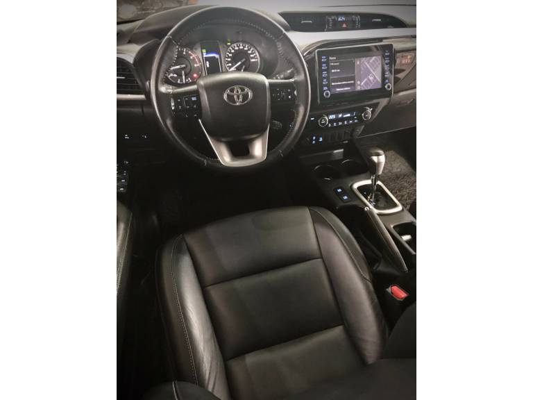 TOYOTA - HILUX - 2021/2021 - Cinza - R$ 219.900,00